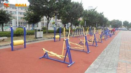 戶外健身器材全解析 從社區(qū)廣場到福利院的定制方案